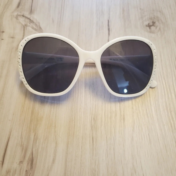 Girls Children's Place White Rhinestone Sunglasses - Ages 4 to 7 - Picture 1 of 6